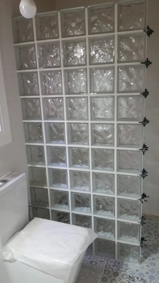 Baño terminado: baño tabique bloque vidrio — Junior Reformas