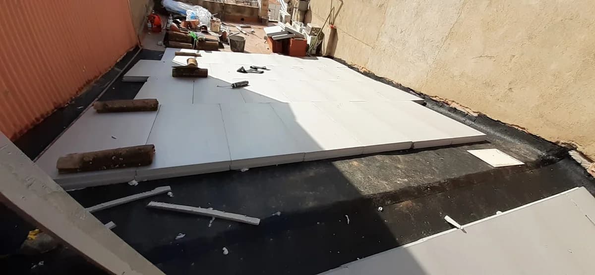 Exterior en curso: instalación aislamiento terraza — Junior Reformas