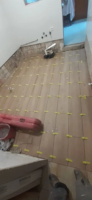Parquet o porcelanato: ¿qué suelo elegir para tu reforma? — Junior Reformas